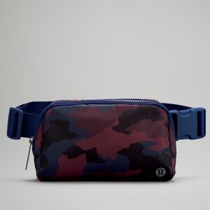 Lululemon Everywhere Belt Bag Heritage 365 Camo Smoky Red Night Sea Multi